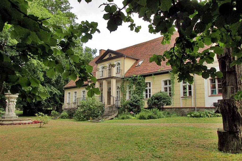 Cichy Dwor Hotel Manowo Екстериор снимка