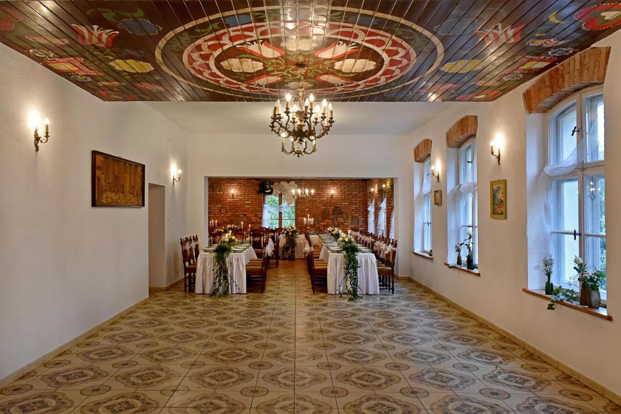 Cichy Dwor Hotel Manowo Екстериор снимка