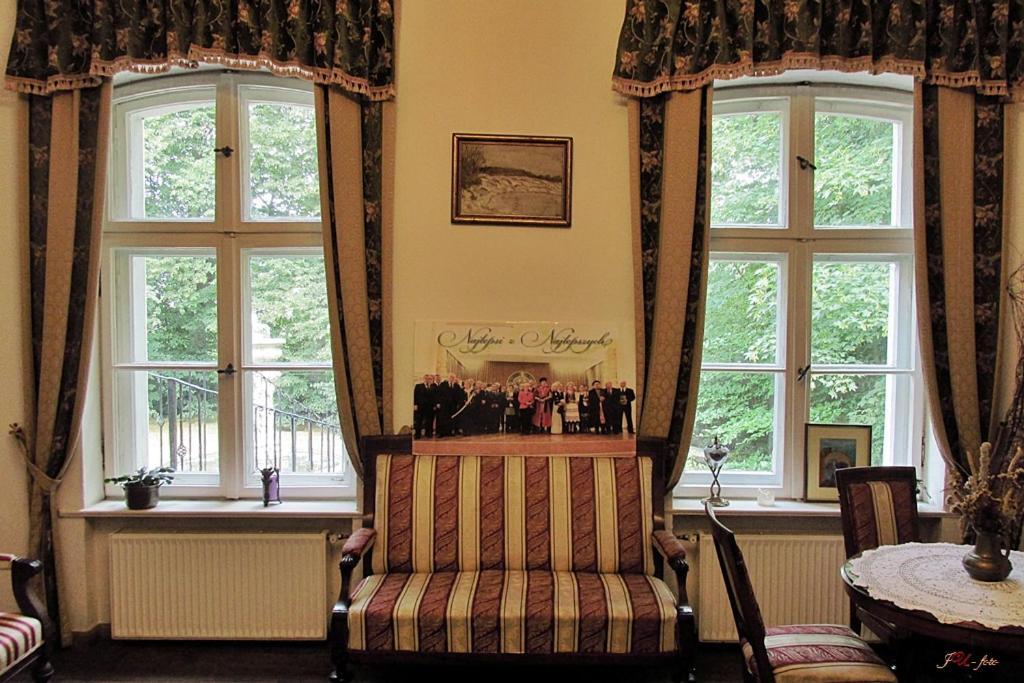 Cichy Dwor Hotel Manowo Екстериор снимка