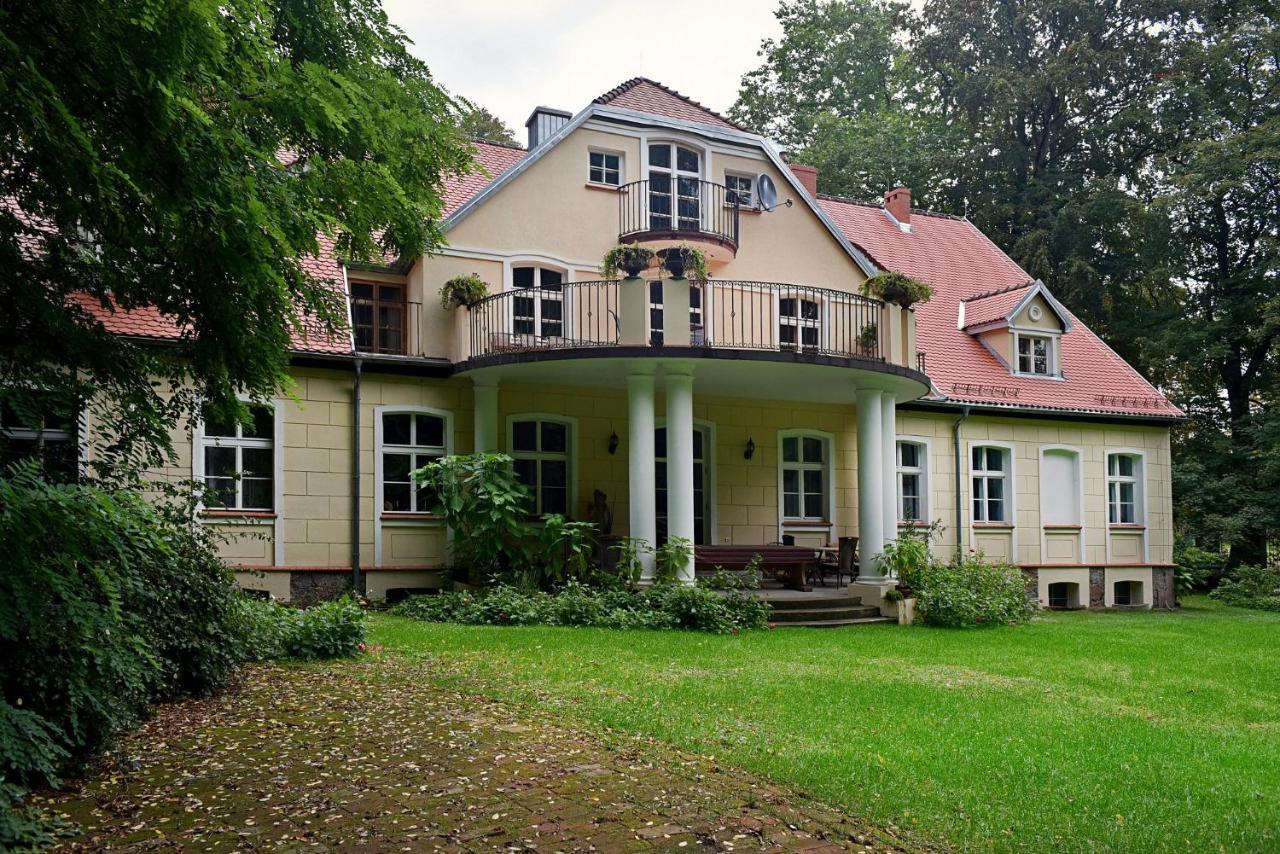 Cichy Dwor Hotel Manowo Екстериор снимка