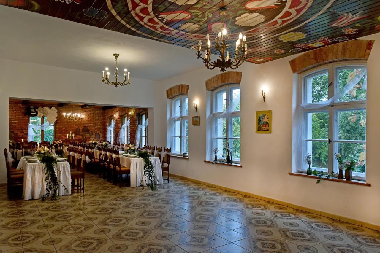 Cichy Dwor Hotel Manowo Екстериор снимка