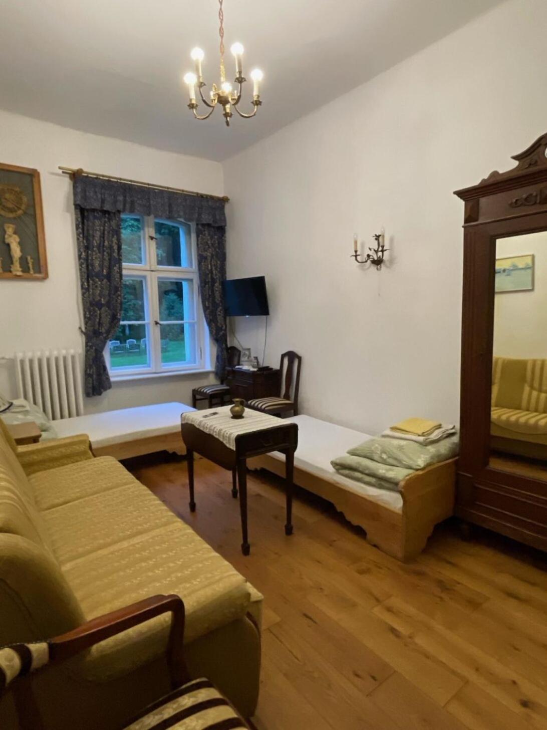 Cichy Dwor Hotel Manowo Екстериор снимка